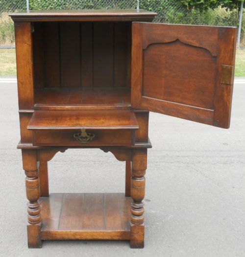 SMALL OAK CUPBOARD ON STAND - ADDITIONAL PHOTO 4