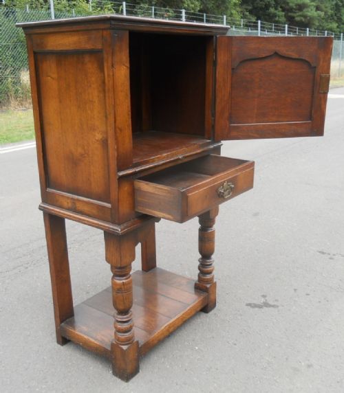 SMALL OAK CUPBOARD ON STAND - ADDITIONAL PHOTO 7