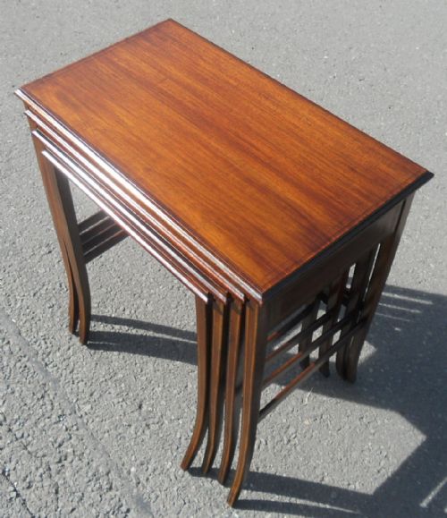 EDWARDIAN MAHOGANY NEST OF FOUR COFFEE TABLES - ADDITIONAL PHOTO 2