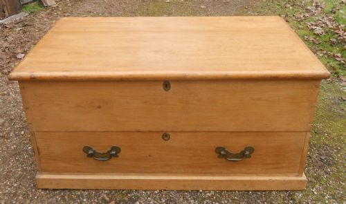 Victorian Pine Large Mule Chest