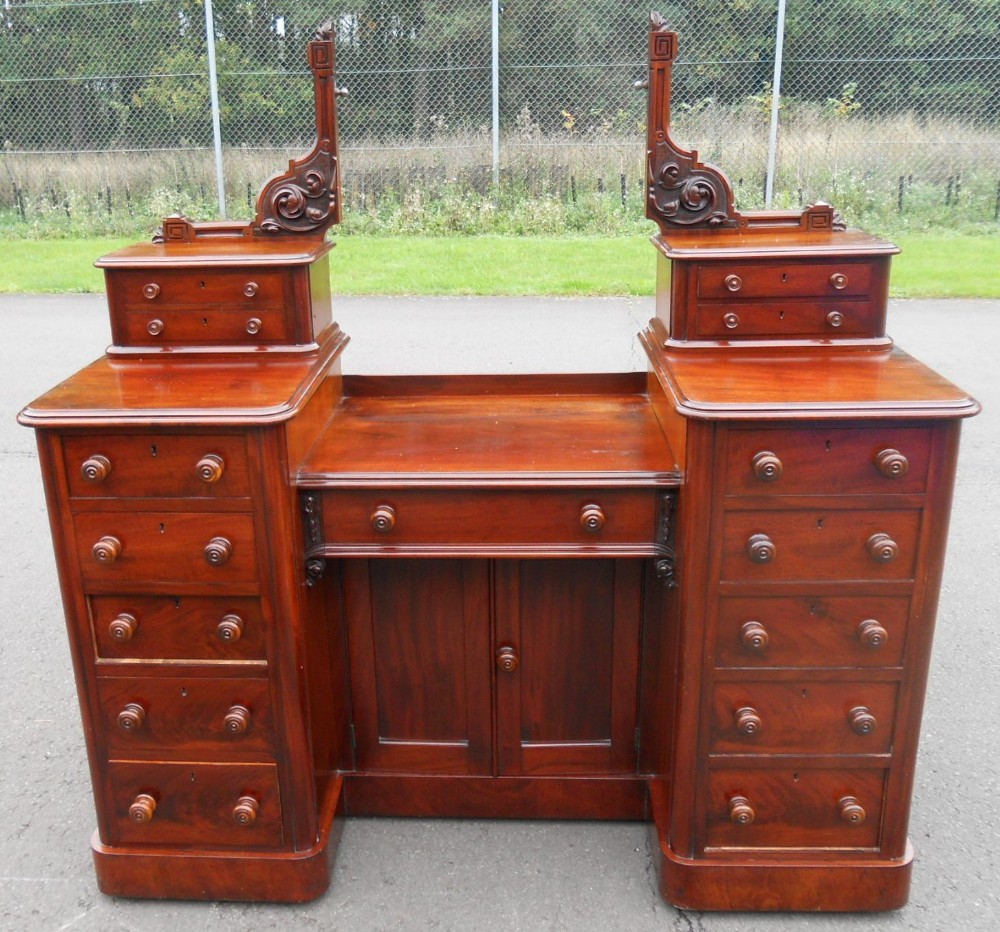 Victorian Mahogany Kneehole Dressing Table 