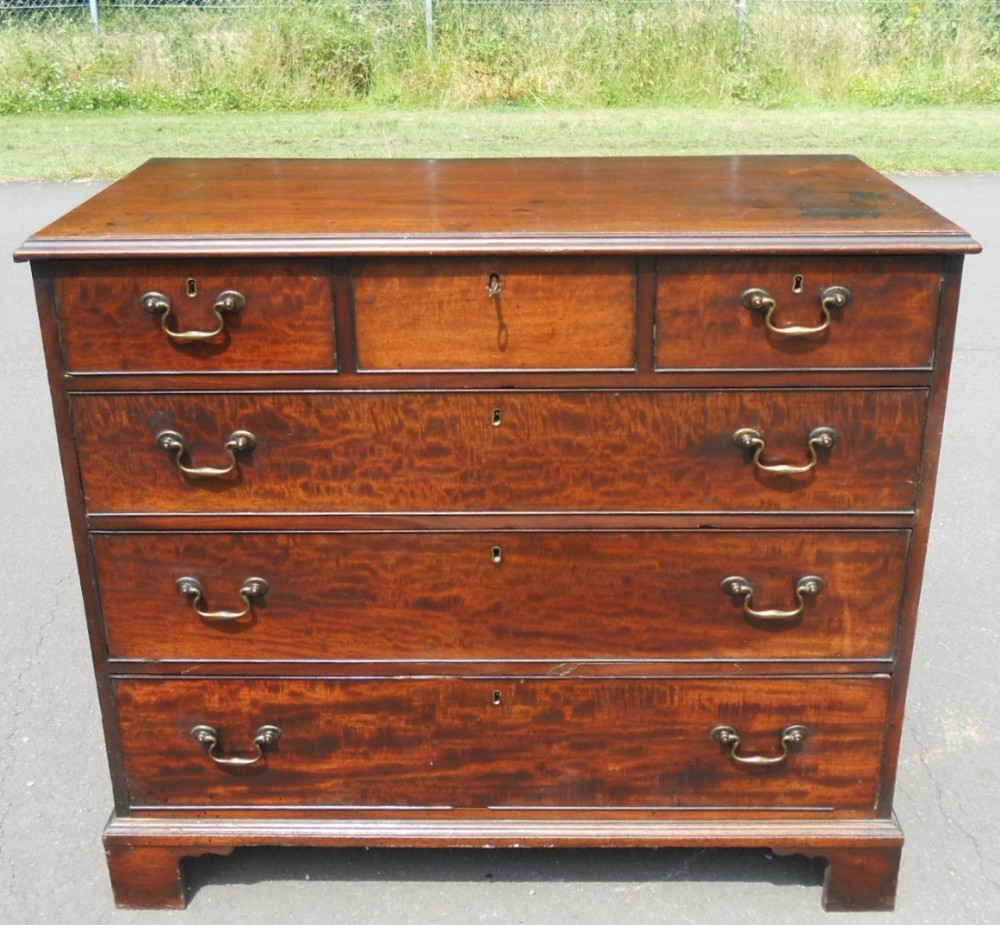 Georgian Mahogany Chest of Drawers