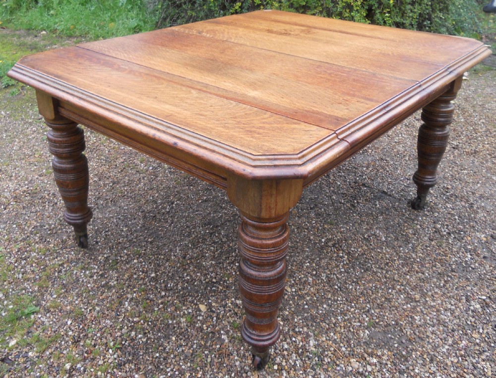 Edwardian Oak Extending Dining Table to Seat Ten People