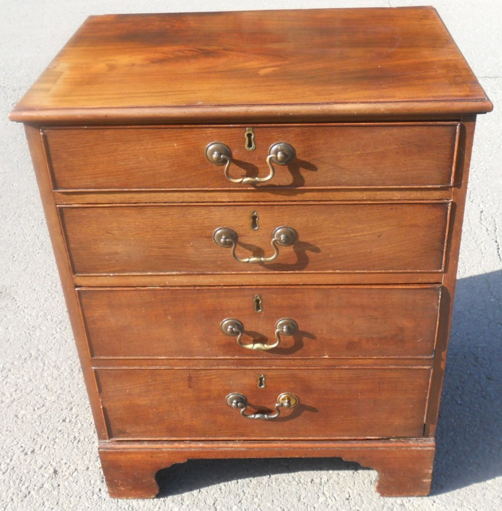 Georgian Small Mahogany Chest of Drawers 