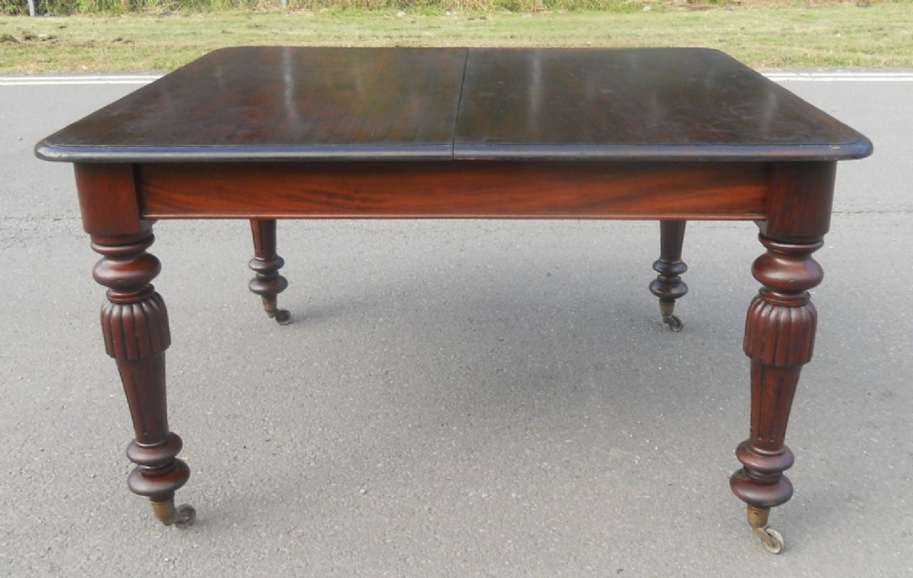 Victorian Mahogany Extending Dining Table to Seat Eight 