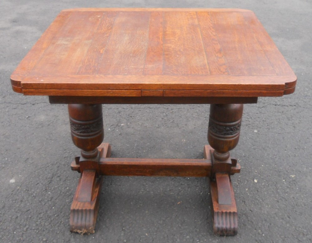 Oak Extending Dining Table to Seat Six 