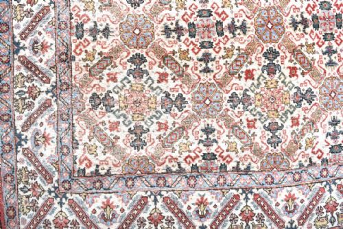 OLD PERSIAN QUM RUG - ADDITIONAL PHOTO 2