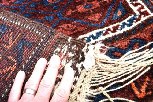 AN ANTIQUE AFGHAN BALUCH PRAYER RUG - ADDITIONAL PHOTO 1