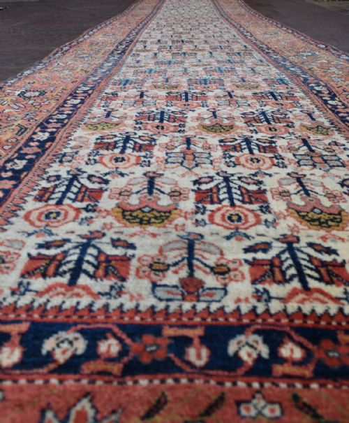 EARLY KURDISH RUNNER - ADDITIONAL PHOTO 4