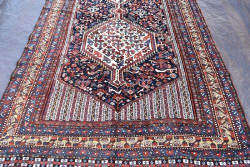 ANTIQUE KHAMSEH TRIBAL CARPET - ADDITIONAL PHOTO 3