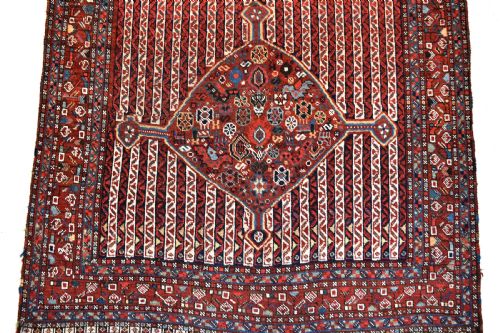 AN ANTIQUE SOUTH WEST PERSIAN KHAMSEH TRIBAL RUG - ADDITIONAL PHOTO 1