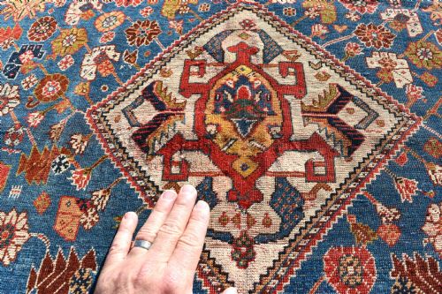 FINE ANTIQUE PERSIAN QASGAI CARPET - ADDITIONAL PHOTO 5