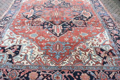 A GOOD ANTIQUE PERSIAN HERIZKARAJA CARPET 383X296CM - ADDITIONAL PHOTO 1