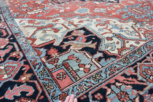 A GOOD ANTIQUE PERSIAN HERIZKARAJA CARPET 383X296CM - ADDITIONAL PHOTO 5