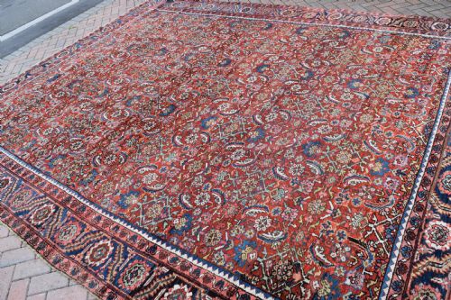 AN ANTIQUE PERSIAN HERIZ CARPET 385X314CM - ADDITIONAL PHOTO 1