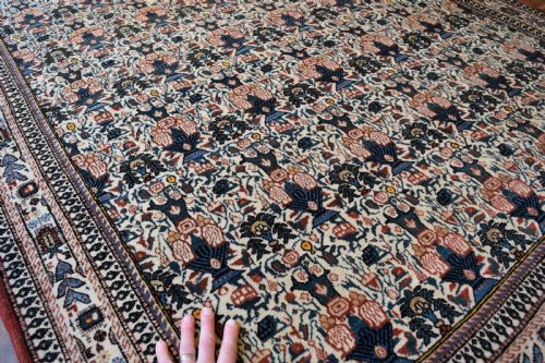 AN OLD QUM RUG 209X144CM - ADDITIONAL PHOTO 4