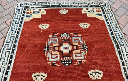 UNUSUALLY LARGE TIBETAN CARPET 229X121CM - ADDITIONAL PHOTO 3