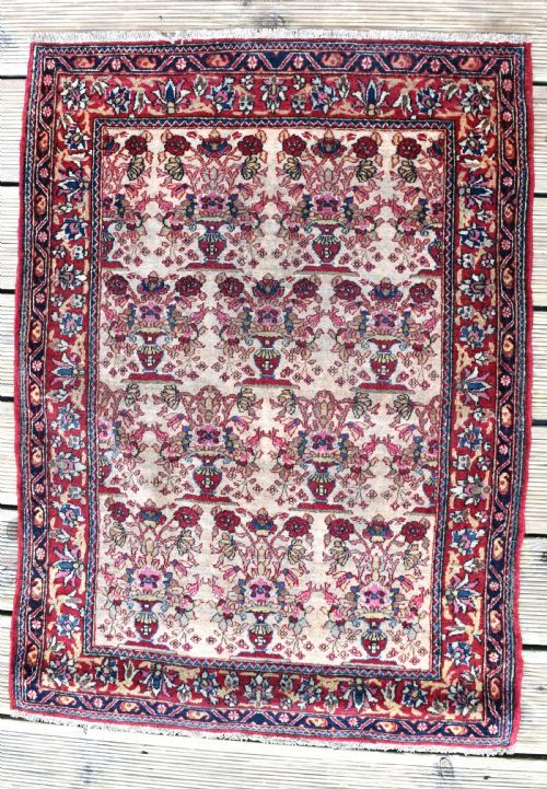 isfahan rug one of a pair 85x76 cm - CATEGORY: ANTIQUE RUGS - DATED 1920
