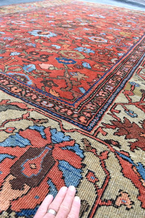 AN ANTIQUE FERAHAN CARPET 332X229 CM - ADDITIONAL PHOTO 3