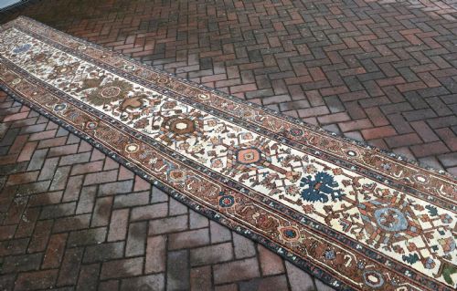 AN ANTIQUE SERAPI RUNNER 506X91CM - ADDITIONAL PHOTO 2