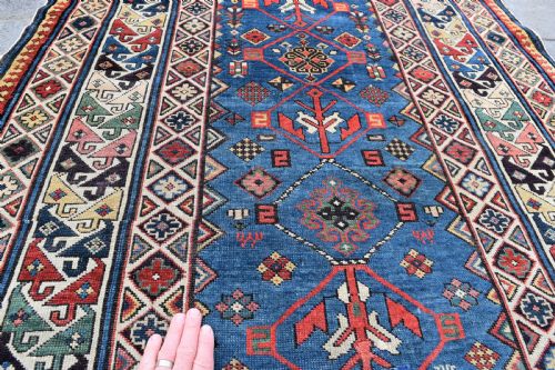 A VERY FINE ANTIQUE SHIRVAN LONG RUG 278X112CM - ADDITIONAL PHOTO 4