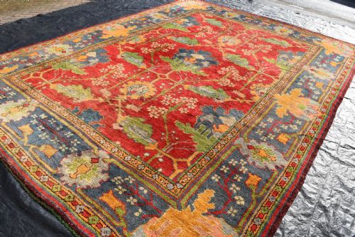 AN ANTIQUE GAVIN MORTON ARTS AND CRAFTS CARPET DONEGAL CIRCA 1900 442X332CM - ADDITIONAL PHOTO 4