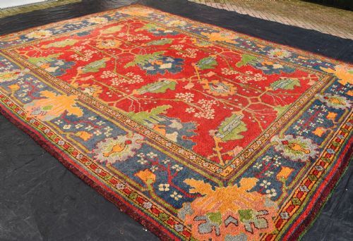 AN ANTIQUE GAVIN MORTON ARTS AND CRAFTS CARPET DONEGAL CIRCA 1900 442X332CM - ADDITIONAL PHOTO 5