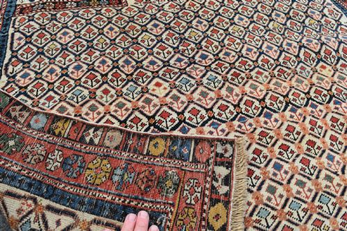 AN ANTIQUE SHIRVAN PRAYER RUG 140X115CM - ADDITIONAL PHOTO 4