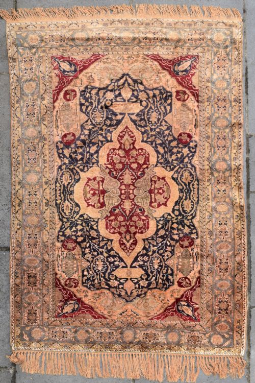 AN ANTIQUE TURKISH SIVAS RUG KNOTTED IN FLOSS SILK 187X124CM