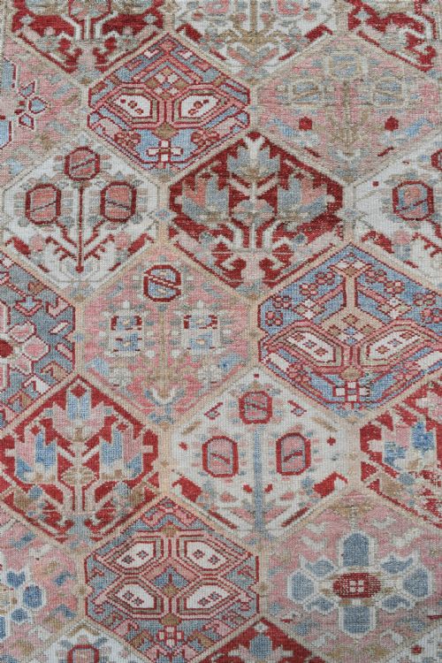 AN OLD WEST PERSIAN BAHKTIARI SMALL ROOMSIZE CARPET 295X210CM - ADDITIONAL PHOTO 2