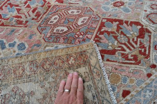 AN OLD WEST PERSIAN BAHKTIARI SMALL ROOMSIZE CARPET 295X210CM - ADDITIONAL PHOTO 4