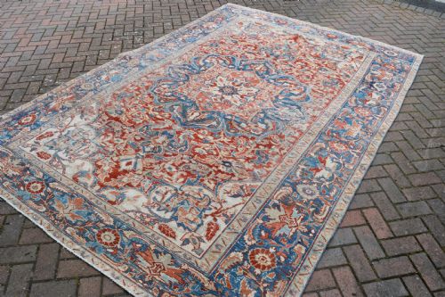 AN OLD PERSIAN HERIZ SMALL ROOMSIZE CARPET 324X223CM - ADDITIONAL PHOTO 1