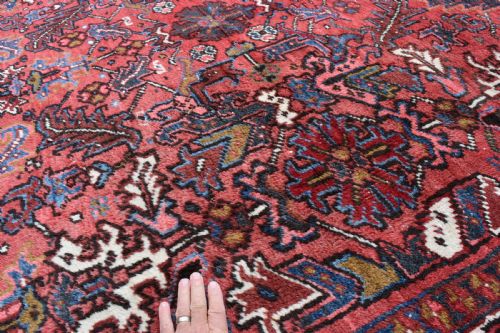 AN OLD PERSIAN HERIZ CARPET WITH ALLOVER DESIGN 326X223CM - ADDITIONAL PHOTO 6