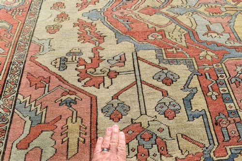 AN EXCEPTIONAL ANTIQUE SERAPI CARPET 345X290CM - ADDITIONAL PHOTO 9