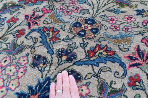 AN OLD TABRIZ ROOMSIZE CARPET 340X201 CM - ADDITIONAL PHOTO 1