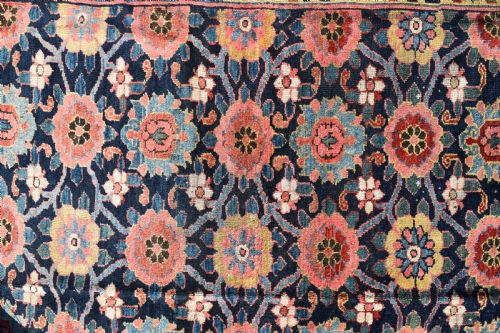 AN EARLY KURDISH KELLEH CARPET 454X201 CM - ADDITIONAL PHOTO 1