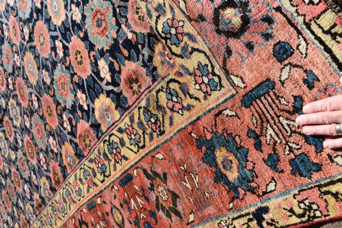 AN EARLY KURDISH KELLEH CARPET 454X201 CM - ADDITIONAL PHOTO 4