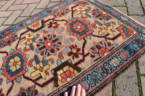 AN ANTIQUE NORTHWEST PERSIAN VERY NARROW HALL RUNNER 369X68 CM - ADDITIONAL PHOTO 4