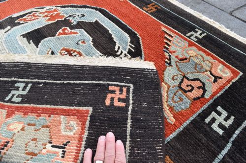 AN OLD TIBETAN SQUARE RUG 118X110 CM - ADDITIONAL PHOTO 2