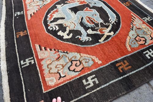 AN OLD TIBETAN SQUARE RUG 118X110 CM - ADDITIONAL PHOTO 3