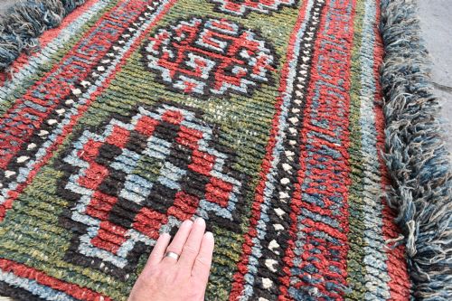 A RARE GREEN GROUND MONASTIC SEATING MAT FROM THE WANGDEN VALLEY TIBET - ADDITIONAL PHOTO 3