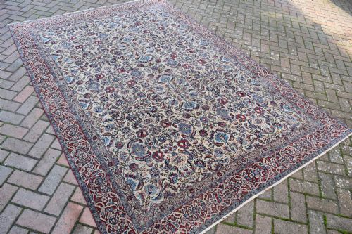 AN EXCEPTIONALLY FINE ANTIQUE ISFAHAN CARPET 278X190CM - ADDITIONAL PHOTO 1