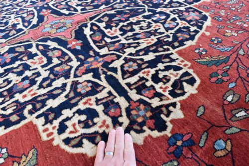 AN EXCEPTIONAL ANTIQUE FERAHAN CARPET 399X264CM - ADDITIONAL PHOTO 3