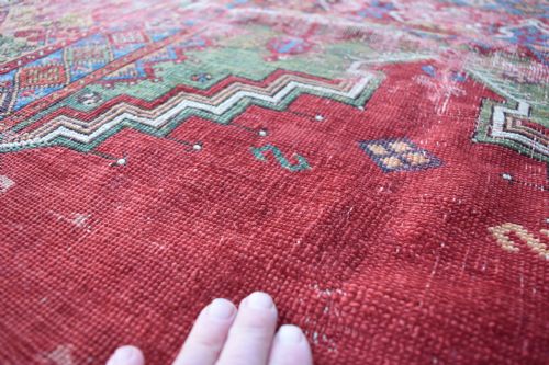 AN EARLY ANATOLIAN MUDJUR PRAYER RUG CIRCA 1800 - ADDITIONAL PHOTO 5
