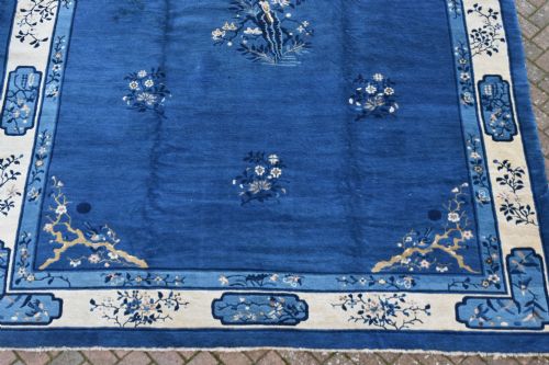 A GOOD ANTIQUE PEKING CARPET CIRCA 1900 355X277CM - ADDITIONAL PHOTO 2