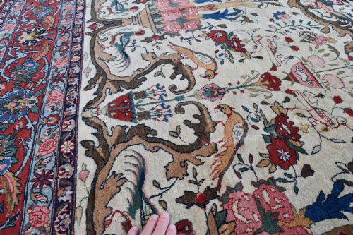 AN EXCEPTIONAL QUM CARPET 326X238CM - ADDITIONAL PHOTO 4
