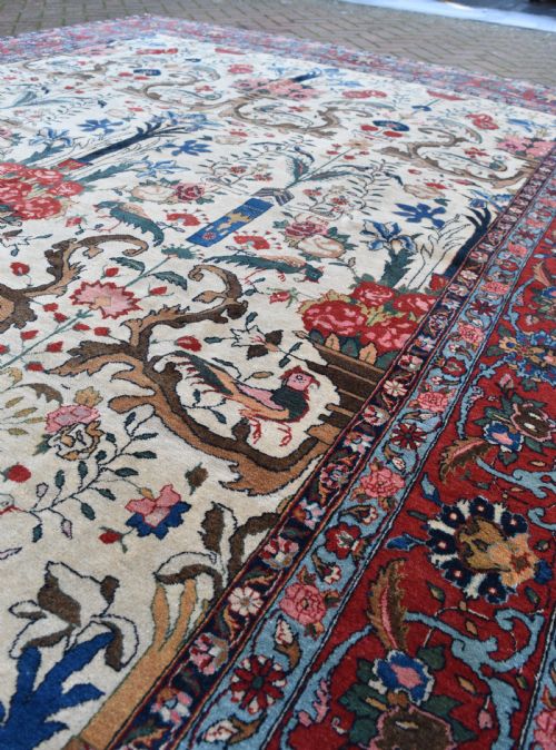 AN EXCEPTIONAL QUM CARPET 326X238CM - ADDITIONAL PHOTO 5