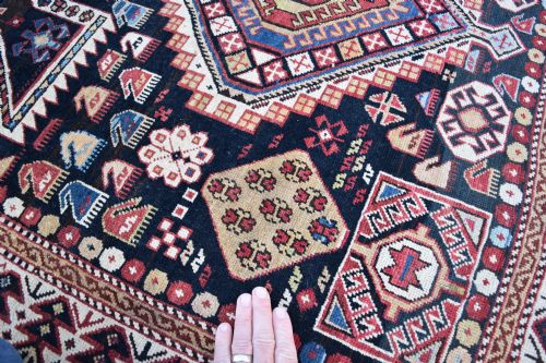 AN ANTIQUE CAUCASIAN SHIRVAN RUG 182X126CM - ADDITIONAL PHOTO 4