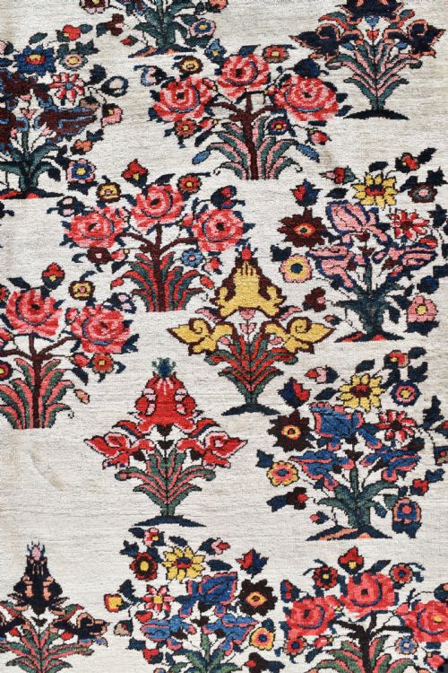 AN UNUSUAL BAHKTIARI CARPET 317X218 CM - ADDITIONAL PHOTO 1