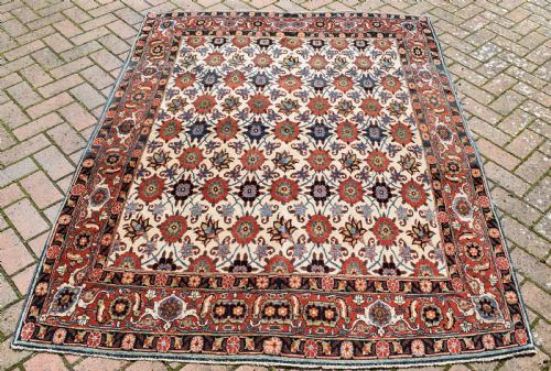 A FINE ANTIQUE VERAMIN RUG 200X153 CM - ADDITIONAL PHOTO 1